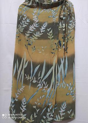 Длинная юбка летнего принта на частично прошитый запах