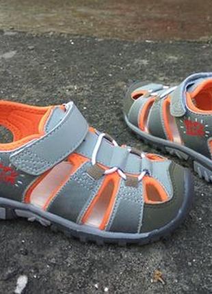 Закриті сандаліі garvalin