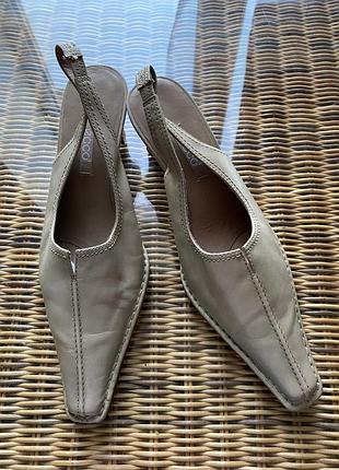 Шкіряні туфлі на підборах ессо оригінал