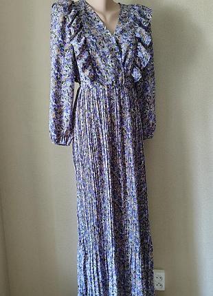 Шикарное длинное платье в нежный цветочный принт