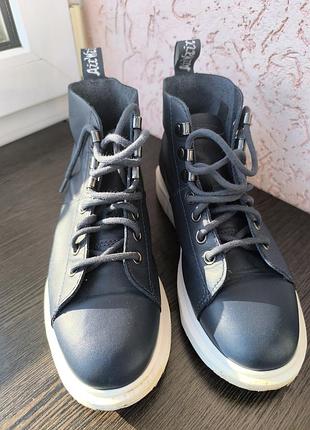 Фирменные демисезонные ботинки dr. martens