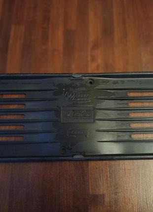 Рамка под автомобильный номерwinner made italy,полностью целая вся стана отличается!