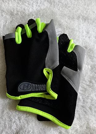 Перчатки спортивные