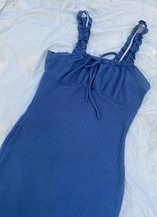 Легенька коротка синя сукня