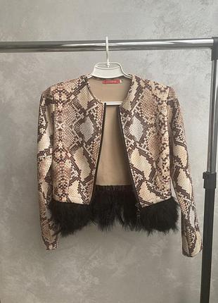 Піджак , дуже крутий по низу пір я