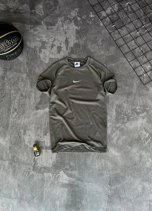 Спортивные футболки nike