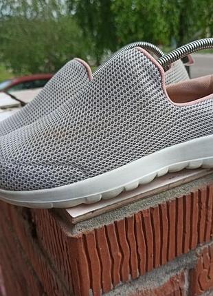 Легкие комфортные кроссовки skechers