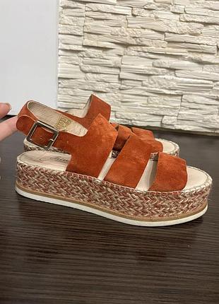 Шикарні шкіряні босоніжки на платформі