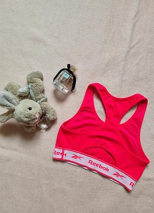 Топ спортивный reebok с чашками