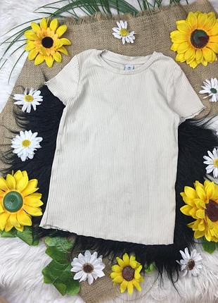 Бежева футболка в рубчик на 6-7 років