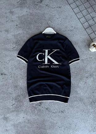 Футболка в стилі old money calvin klein