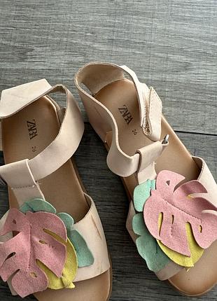 Босоніжки для дівчинки 26 розмір zara