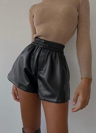 Стильные шорты с высокой посадкой zara
