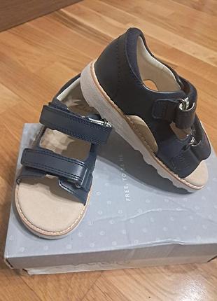 Clarks босоніжки