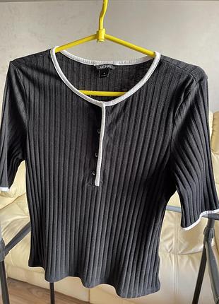 Жіноча футболочка. класика