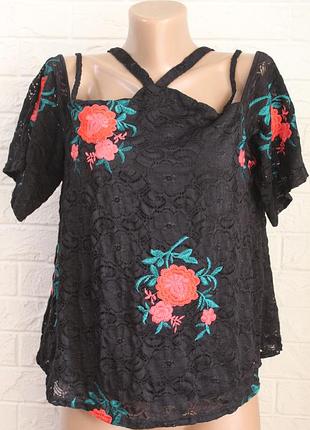 Нарядная круженарядная кружевная блузка с вная блузка с вышивкой river island c открытыми плечами xl
