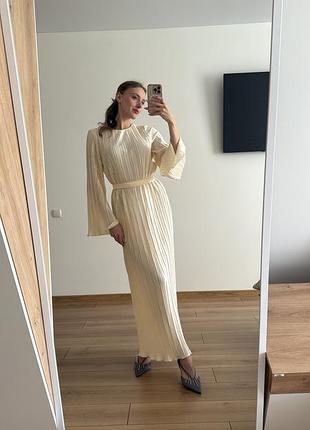 Сукня гофре молочного кольору