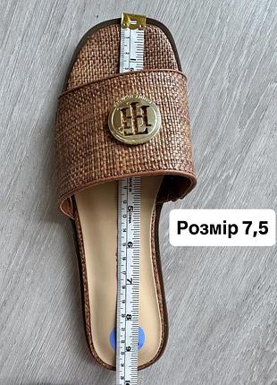 Шльопанці tommy hilfiger взуття шльопки томі томмі хілфігер коричневого кольору4 фото