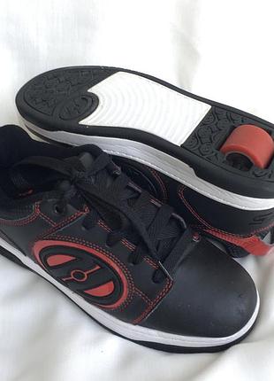 Підліткові роликові кросівки для хлопчика від бренду heelys