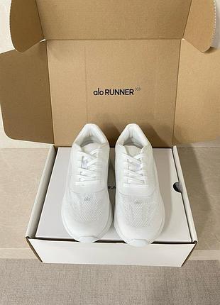 Alo yoga runner белые кроссовки2 фото