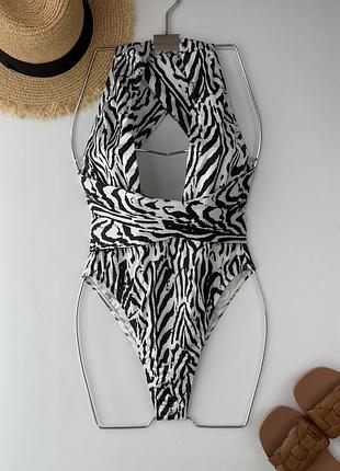 Суцільний купальник зебра принт з відкритою спиною та завʼязками на талії розмір s