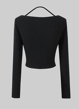 Кофтинка з відкритим декольте