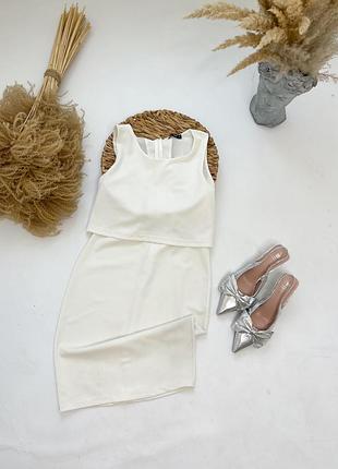 Біла сукня