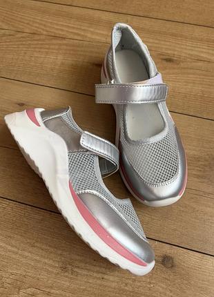 Легкі жіночі кросівки сітка