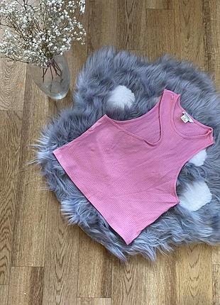 Трендовий рожевий топ в рубчик з виріщом