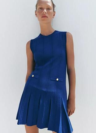 Трикотажное платье с плиссировкой