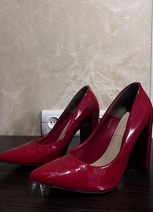 Продам туфлі