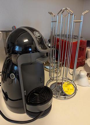 Кофеварка delonghi + подставка nescafé dolce gusto капсульная.