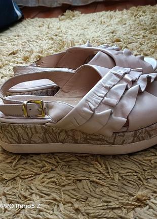 Босоніжки шкіряні