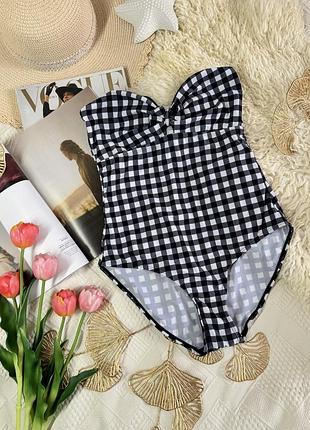 Суцільний жіночий купальник в клітинку