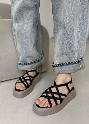 Жіночі босоніжки плетіння
