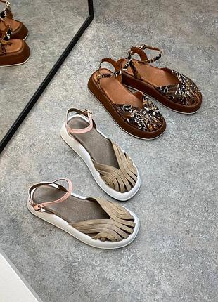 Босоніжки на платформі з італійської шкіри та замші з плетінням жіночі бежеві пудрові коричневі