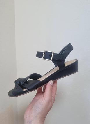 Clarks шкіряні сандалі