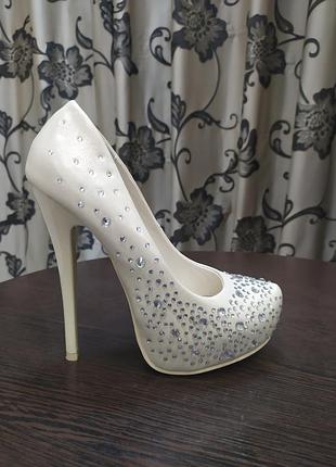 Туфлі на платформі