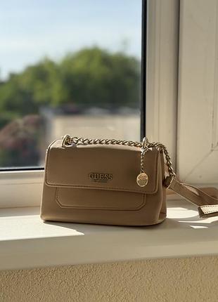 Сумка guess з ланцюжком, бежевий нюд, як нова