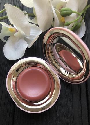 Розкішні кремові румʼяна rare beauty nearly neutral