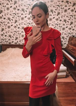 Красное платье с воланами1 фото