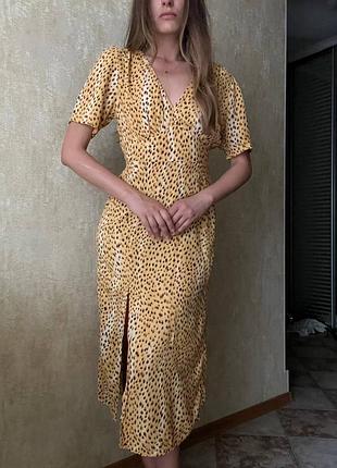 Платье в леопардовый принт с разрезом на ноге miss selfridge