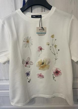 Футболка з принтом квітів
