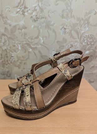 Босоножки на танкетке, р.35