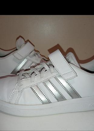 Брендовые супер легкие кроссовки adidas.