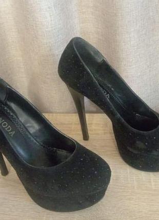 Чорні замшеві туфлі на каблуку на платформі чорні туфлі з блискітками туфлі на підборах з стразами