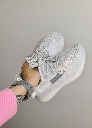 Женские кроссовки yezzy