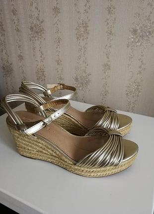 Босоножки oysho