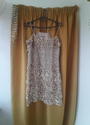 Нарядное платье с ловушками.