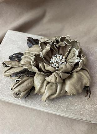 Брошь-заколка-подвес из кожи 6